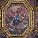 ...in cui � ritratta una visione del Paradiso illuminata dalla figura del Padre Eterno, retto da alcuni cherubini